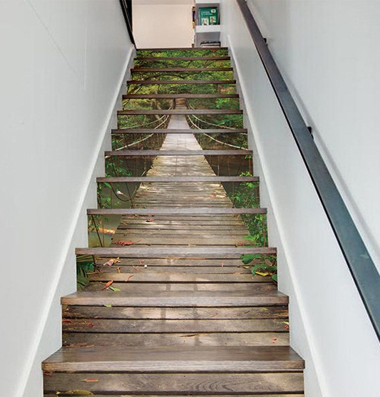 Bậc thang 3D gỗ, tường trắng cũng hợp với khung cảnh cầu thang dây, phối màu xanh của rừng